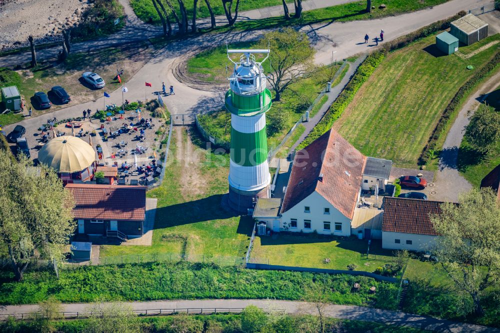 Luftbild Strande - Leuchtturm als historisches Seefahrtszeichen im Küstenbereich Bülk in Strande im Bundesland Schleswig-Holstein, Deutschland