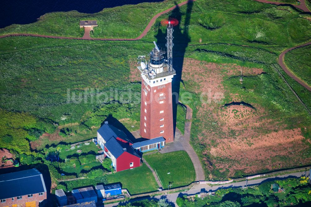 Luftbild Helgoland - Leuchtturm als historisches Seefahrtszeichen im Küstenbereich Hauptinsel in Helgoland im Bundesland Schleswig-Holstein, Deutschland