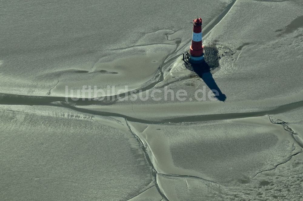 Luftaufnahme Wilhelmshaven - Leuchtturm als historisches Seefahrtszeichen im Küstenbereich des Jadeverlaufes der Nordsee in Wilhelmshaven im Bundesland Niedersachsen