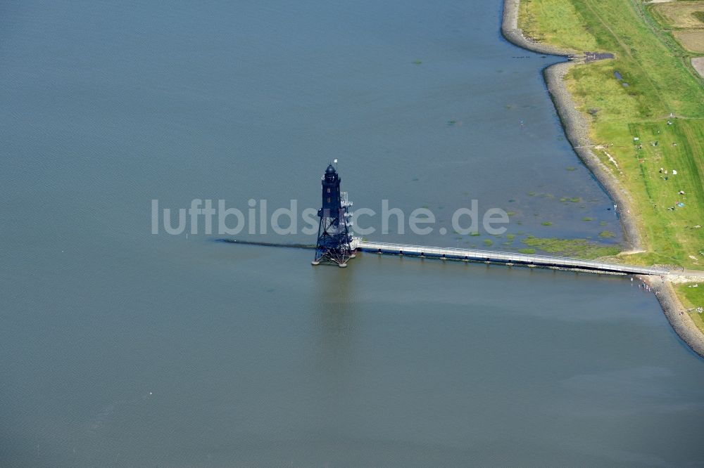 Luftbild Wurst Nordseeküste - Leuchtturm als historisches Seefahrtszeichen im Küstenbereich der Nordsee im Ortsteil Dorum in Wurst Nordseeküste im Bundesland