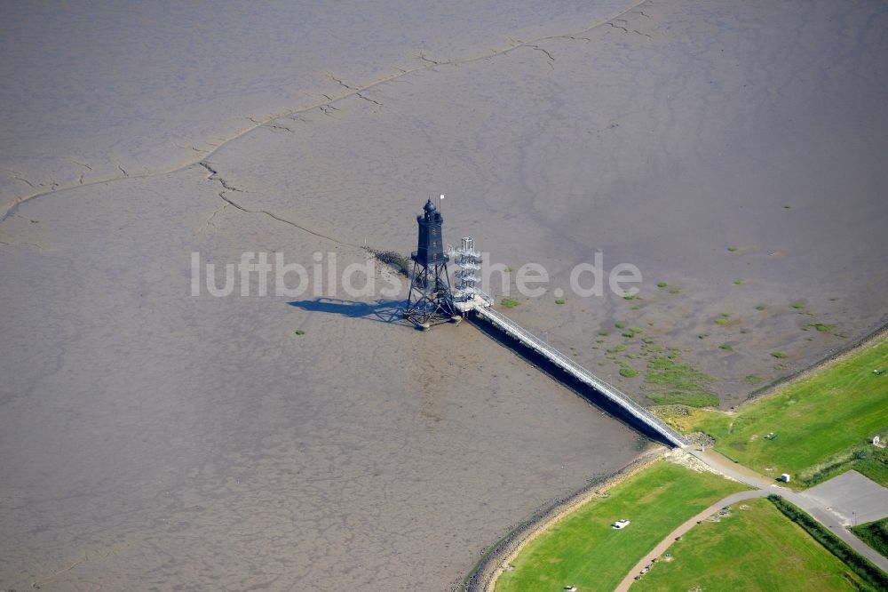 Luftbild Wurst Nordseeküste - Leuchtturm als historisches Seefahrtszeichen im Küstenbereich der Nordsee im Ortsteil Dorum in Wurst Nordseeküste im Bundesland