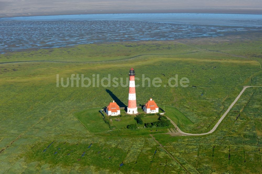 Luftaufnahme Westerhever - Leuchtturm als historisches Seefahrtszeichen im Küstenbereich der Nordsee im Ortsteil Hauert in Westerhever im Bundesland Schleswig-Holstein