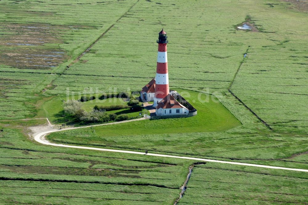 Luftbild Tating - Leuchtturm als historisches Seefahrtszeichen im Küstenbereich der Nordsee in Tating im Bundesland Schleswig-Holstein