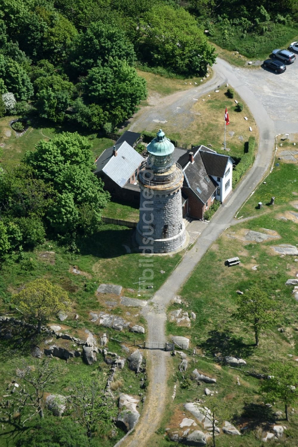 Luftaufnahme Allinge - Leuchtturm als historisches Seefahrtszeichen im Küstenbereich der Ostsee auf der Insel Bornholm in Allinge in Region Hovedstaden, Dänemark