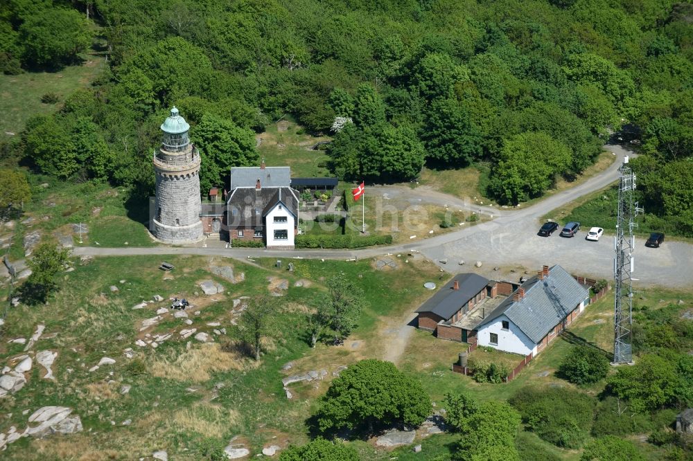 Luftbild Allinge - Leuchtturm als historisches Seefahrtszeichen im Küstenbereich der Ostsee auf der Insel Bornholm in Allinge in Region Hovedstaden, Dänemark