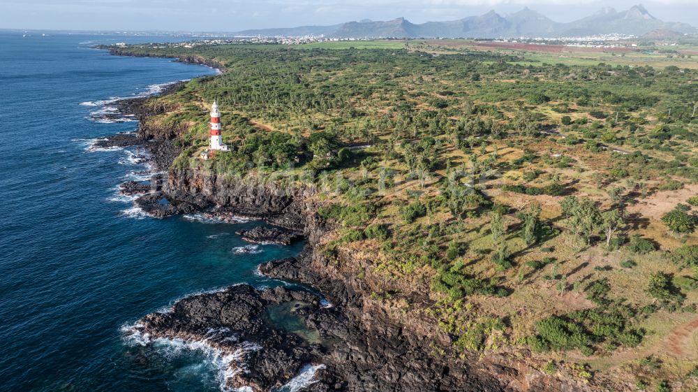 Luftaufnahme Albion - Leuchtturm als historisches Seefahrtszeichen im Küstenbereich The Pointe aux Caves Lighthouse in Albion in Riviere Noire District, Mauritius