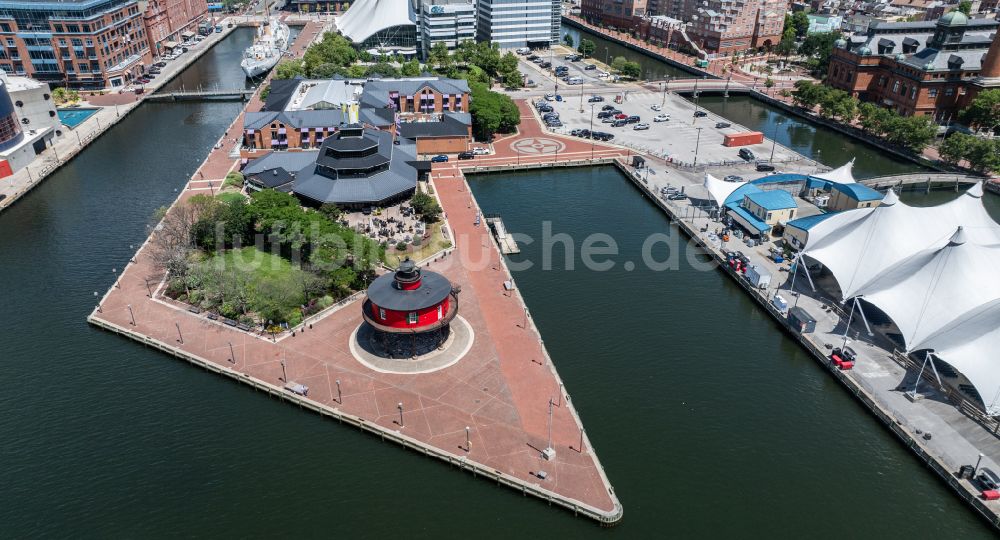 Luftbild Baltimore - Leuchtturm als historisches Seefahrtszeichen im Küstenbereich Seven Foot Knoll Lighthouse in Baltimore in Maryland, USA