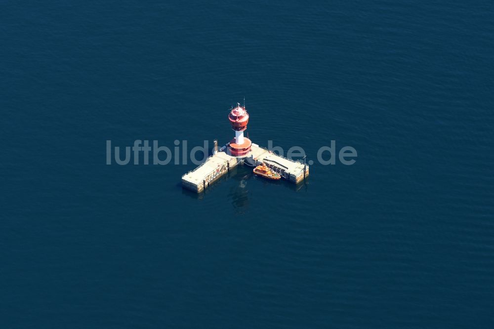 Luftbild Kiel - Leuchtturm als Seefahrtszeichen im Küstenbereich Kiels im Bundesland Schleswig-Holstein