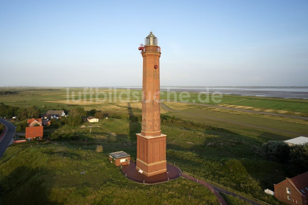 Luftbild Norderney - Leuchtturm in der Dünenlandschaft der Insel Norderney im Bundesland Niedersachsen