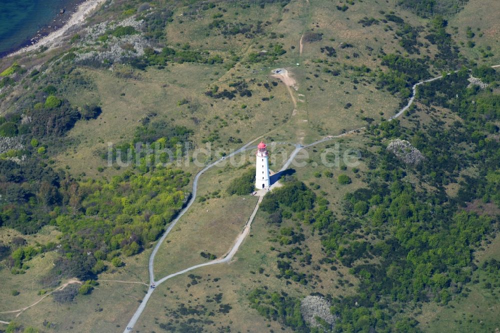 Insel Hiddensee aus der Vogelperspektive: Leuchtturm Dornbusch als historisches Seefahrtszeichen im Küstenbereich der Ostsee in Insel Hiddensee im Bundesland Mecklenburg-Vorpommern