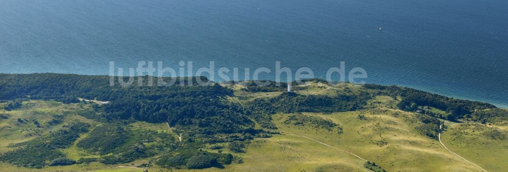 Insel Hiddensee aus der Vogelperspektive: Leuchtturm Dornbusch als historisches Seefahrtszeichen im Küstenbereich der Ostsee in Insel Hiddensee im Bundesland Mecklenburg-Vorpommern