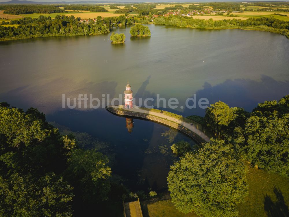 Moritzburg aus der Vogelperspektive: Leuchtturm am Großteich in Moritzburg im Bundesland Sachsen, Deutschland