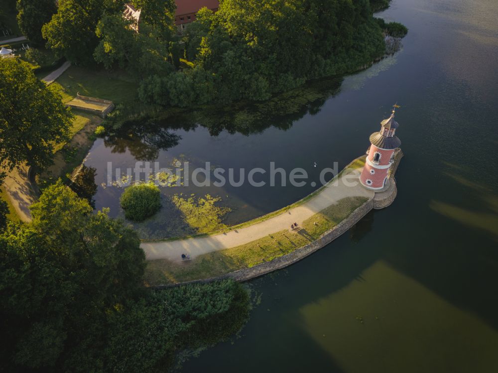 Moritzburg aus der Vogelperspektive: Leuchtturm am Großteich in Moritzburg im Bundesland Sachsen, Deutschland