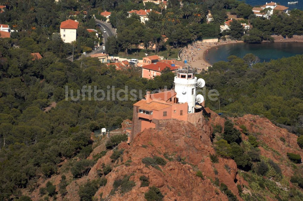 Agay von oben - Leuchtturm Phare Lighthouse Dramont bei Agay an der Cote d'Azur in Frankreich