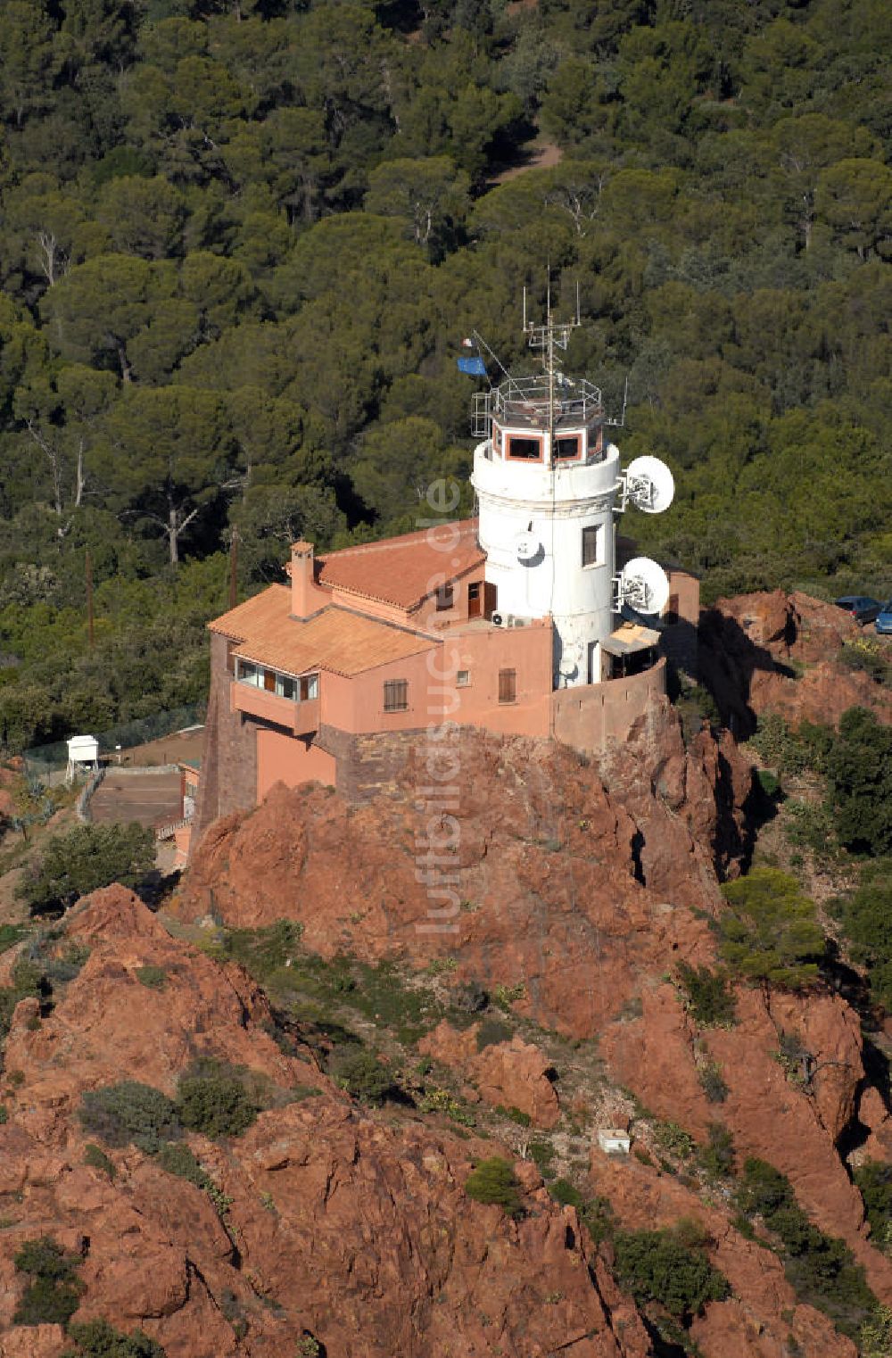 Luftaufnahme Agay - Leuchtturm Phare Lighthouse Dramont bei Agay an der Cote d'Azur in Frankreich