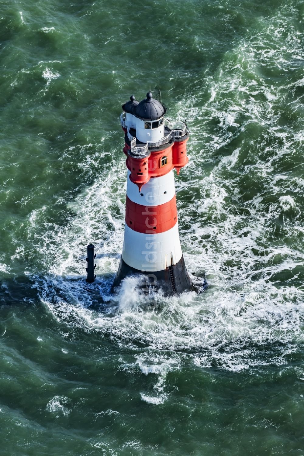 Luftbild Butjadingen - Leuchtturm Roter Sand als historisches Seefahrtszeichen im Küstenbereich der Nordsee in Butjadingen im Bundesland Niedersachsen, Deutschland