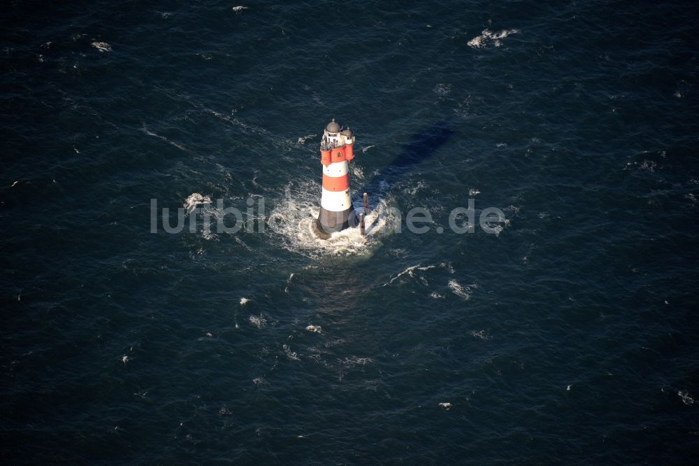 Wangerooge von oben - Leuchtturm Roter Sand als historisches Seefahrtszeichen im Küstenbereich der Weser- Mündung zur Nordsee in Deutschland