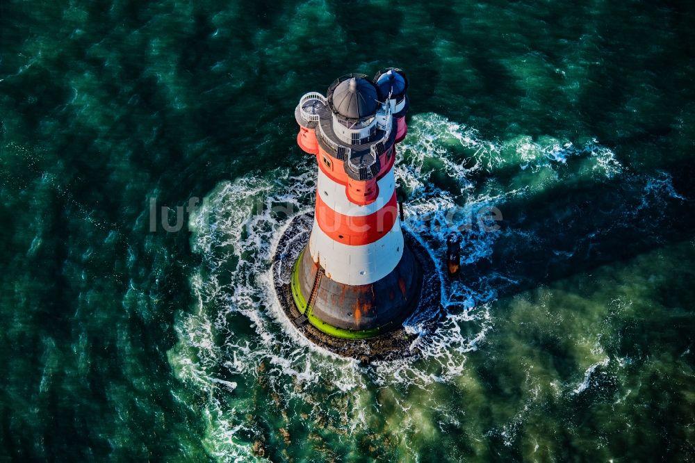 Wangerooge aus der Vogelperspektive: Leuchtturm Roter Sand als historisches Seefahrtszeichen im Küstenbereich der Weser- Mündung zur Nordsee in Deutschland