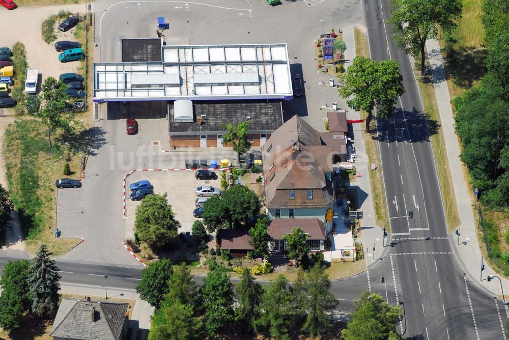 Lichtenow aus der Vogelperspektive: Lichtenow 05.07.2006 Blick auf die GO Tankstelle an der Chaussestrasse 32 in 15345 Lichtenow