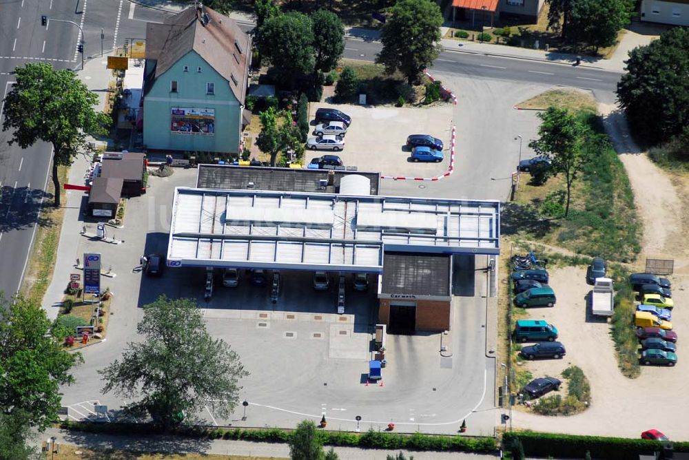 Lichtenow aus der Vogelperspektive: Lichtenow 05.07.2006 Blick auf die GO Tankstelle an der Chaussestrasse 32 in 15345 Lichtenow