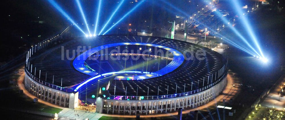 Berlin aus der Vogelperspektive: Lichtshow Night of Lights im Olympiastadion Berlin