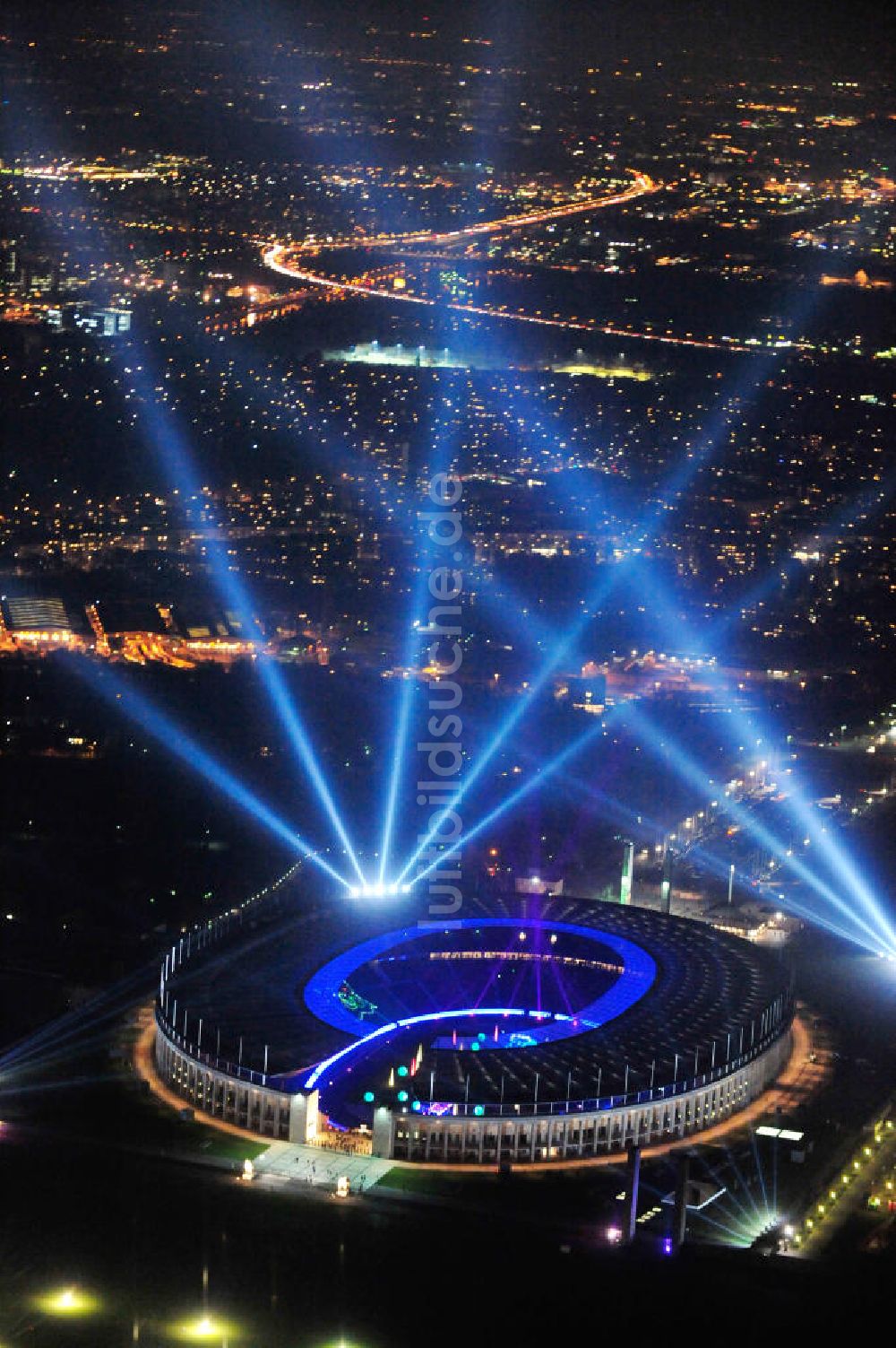 Berlin aus der Vogelperspektive: Lichtshow Night of Lights im Olympiastadion Berlin