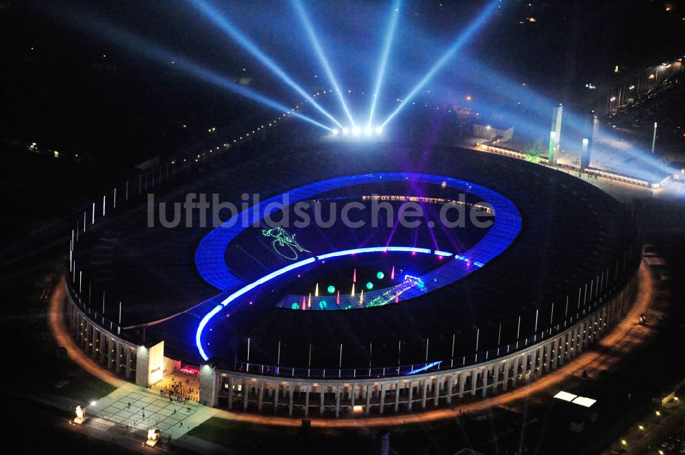 Berlin aus der Vogelperspektive: Lichtshow Night of Lights im Olympiastadion Berlin