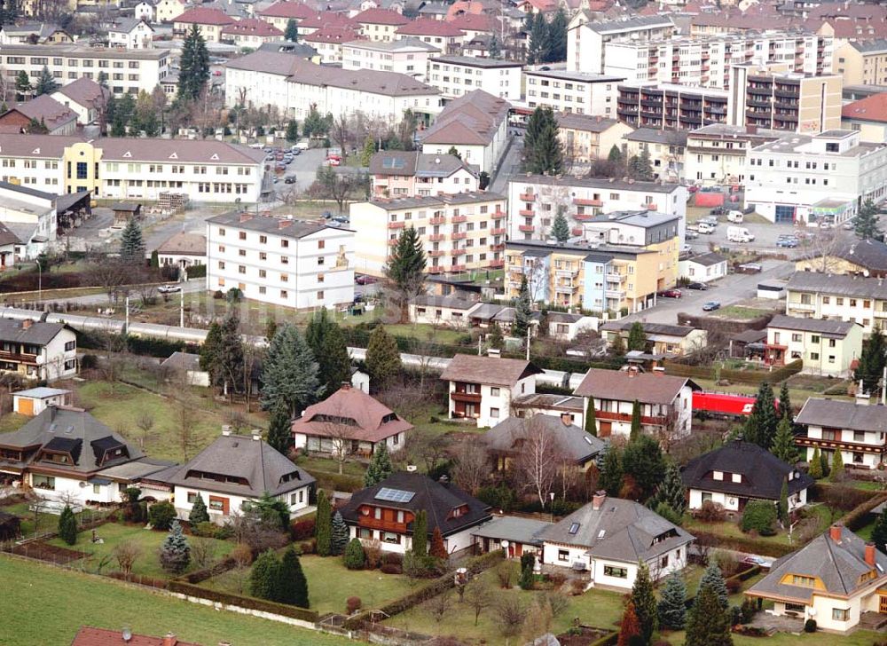 Luftbild - LIDL - Logistikzug auf der Strecke Lambach - Villach in Österreich.