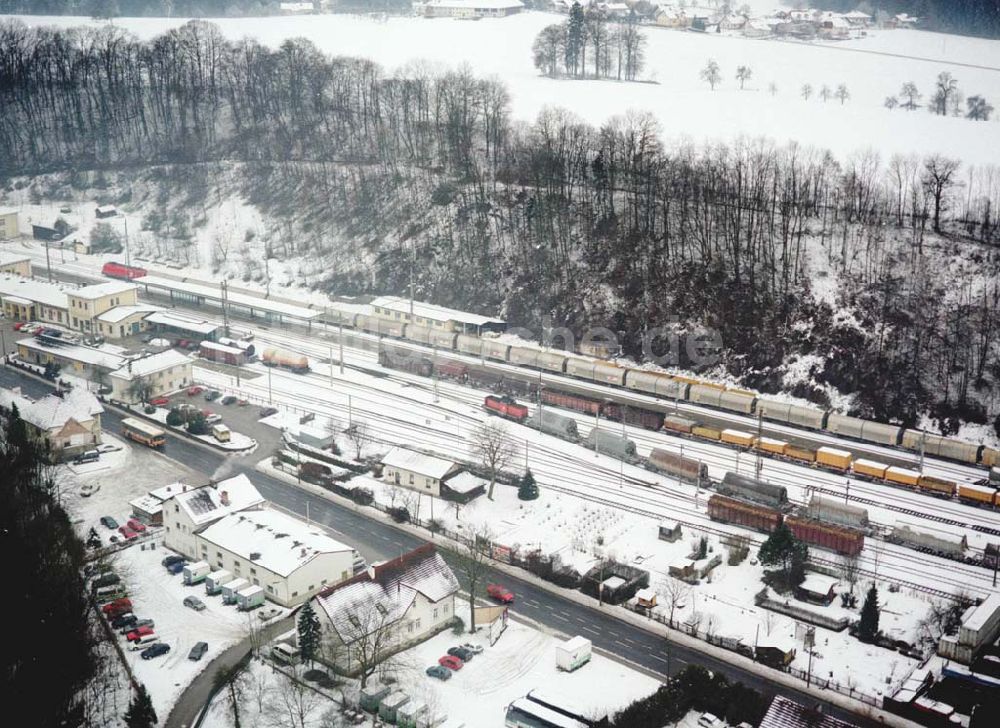 Luftbild - LIDL - Logistikzug auf der Strecke Lambach - Villach in Österreich.