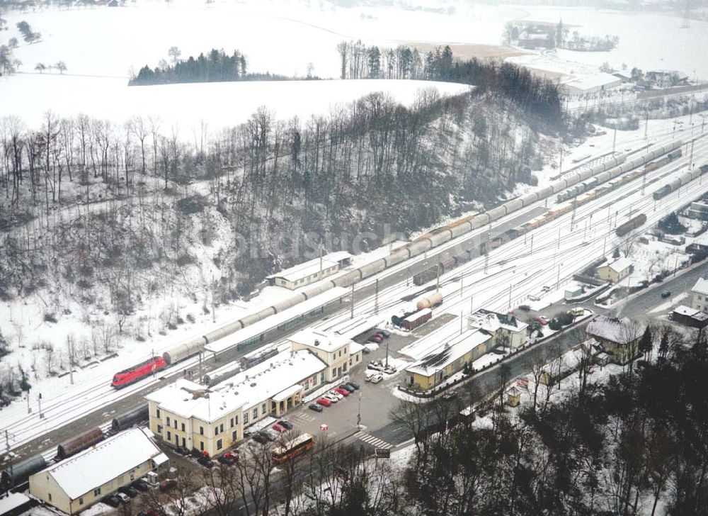 Luftaufnahme - LIDL - Logistikzug auf der Strecke Lambach - Villach in Österreich.