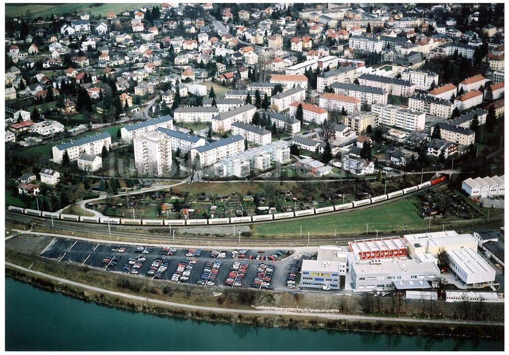 Luftbild Österreich - LIDL - Logistikzug auf der Strecke Lambach - Villach in Österreich.