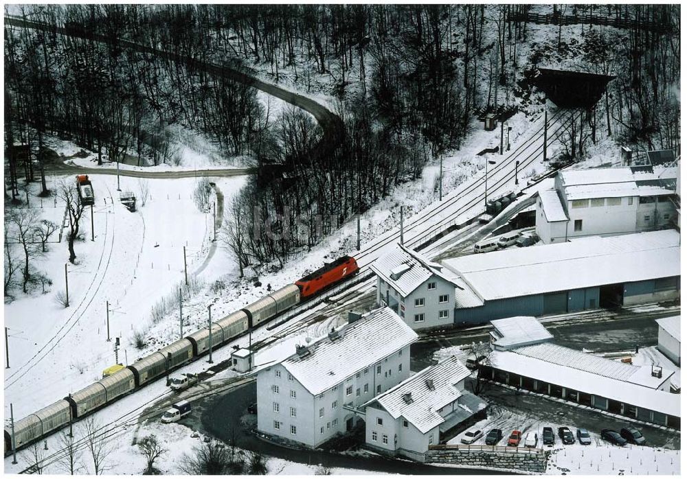 Luftbild Österreich - LIDL - Logistikzug auf der Strecke Lambach - Villach in Österreich.