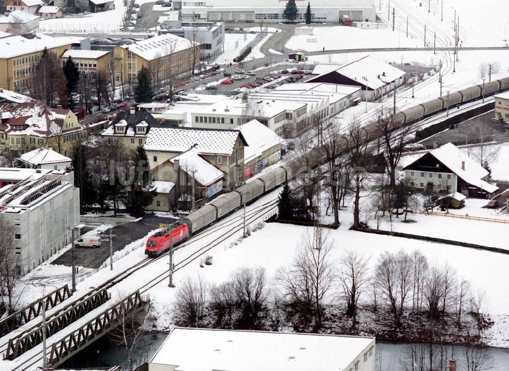 Luftbild Österreich - LIDL - Logistikzug auf der Strecke Lambach - Villach in Österreich.