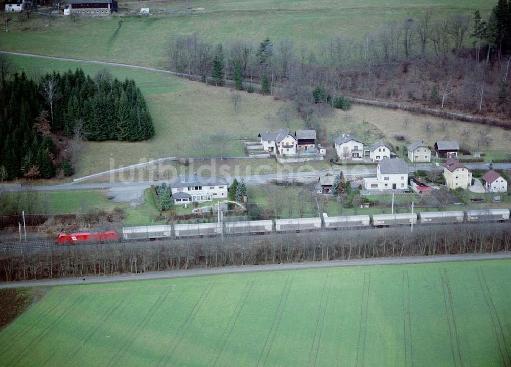 Luftbild Österreich - LIDL - Logistikzug auf der Strecke Lambach - Villach in Österreich.