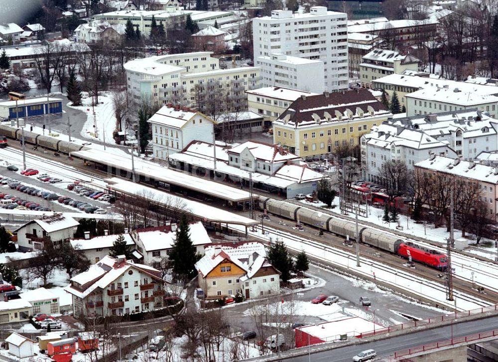 Luftaufnahme Österreich - LIDL - Logistikzug auf der Strecke Lambach - Villach in Österreich.