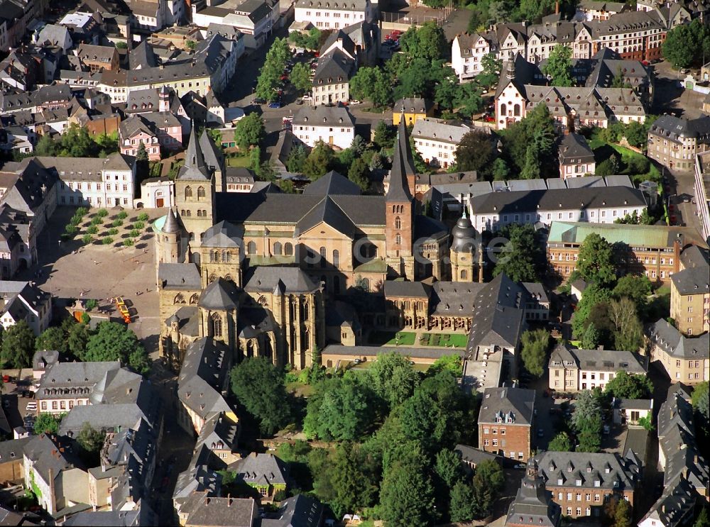 Trier von oben - Liebfrauenkirche und Dom zu Trier im Bundesland Rheinland-Pfalz