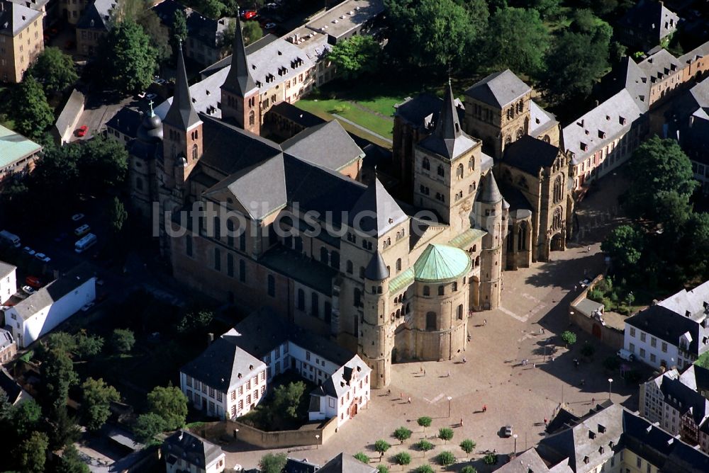 Trier aus der Vogelperspektive: Liebfrauenkirche und Dom zu Trier im Bundesland Rheinland-Pfalz