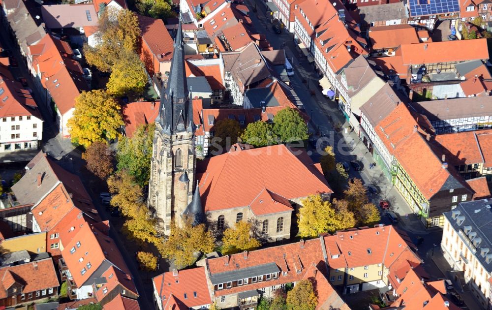 Wernigerode von oben - Liebfrauenkirche im Stadtzentrum von Wernigerode im Bundesland Sachsen-Anhalt