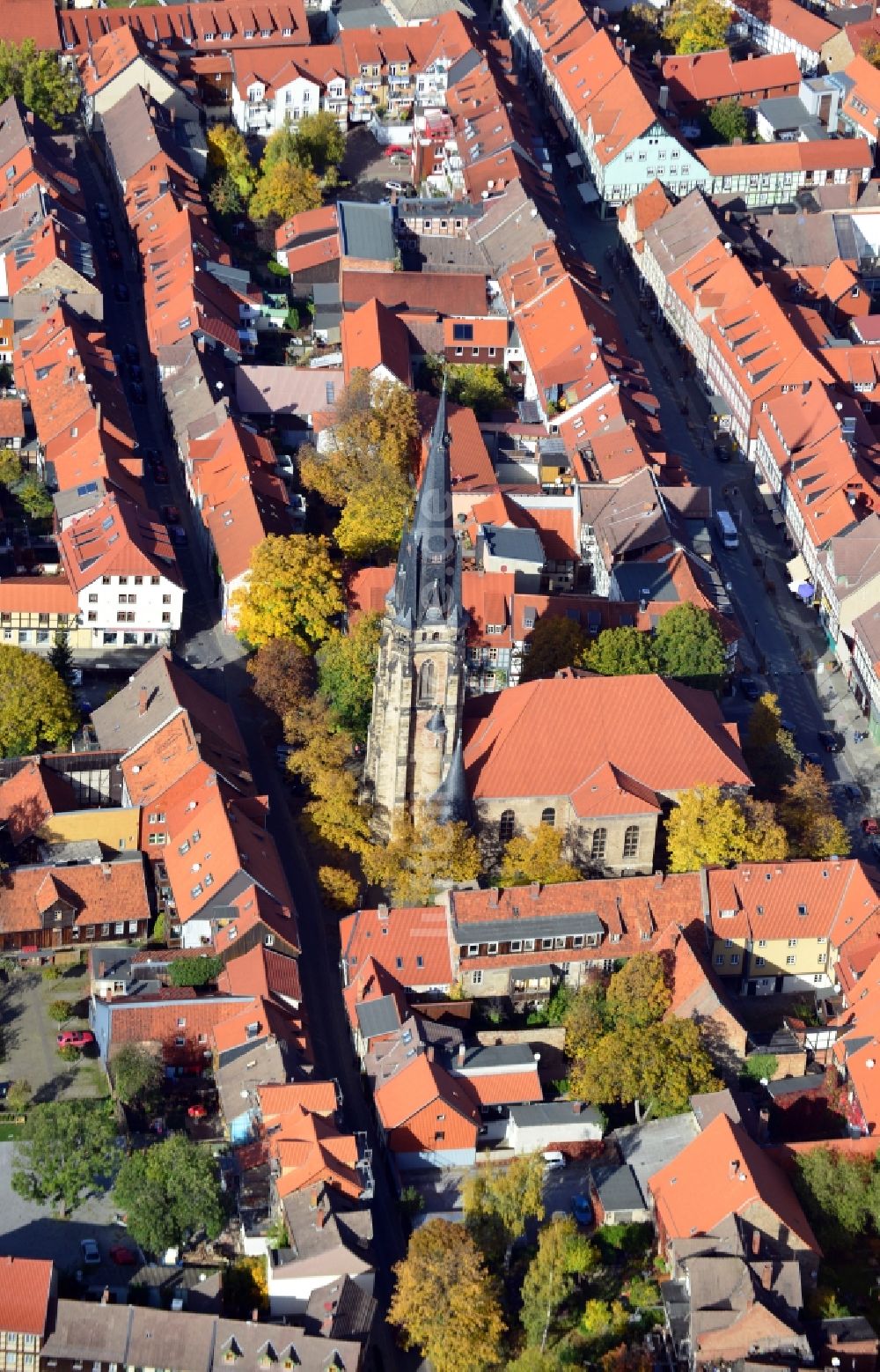 Wernigerode aus der Vogelperspektive: Liebfrauenkirche im Stadtzentrum von Wernigerode im Bundesland Sachsen-Anhalt