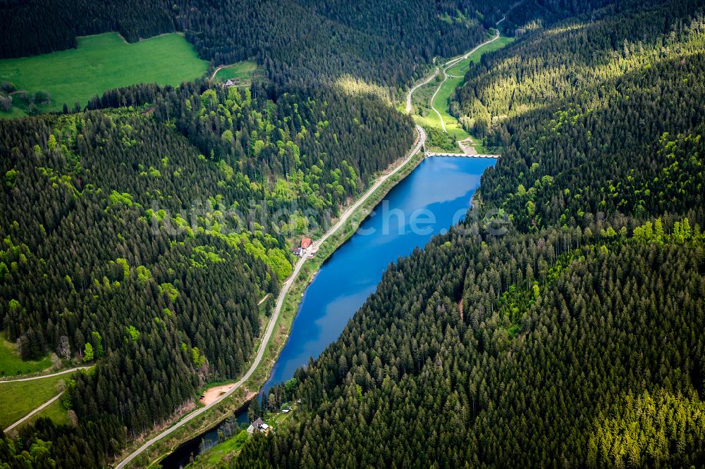 Vöhrenbach aus der Vogelperspektive: Linach Talsperre - Staudamm und Stausee in Vöhrenbach im Bundesland Baden-Württemberg, Deutschland