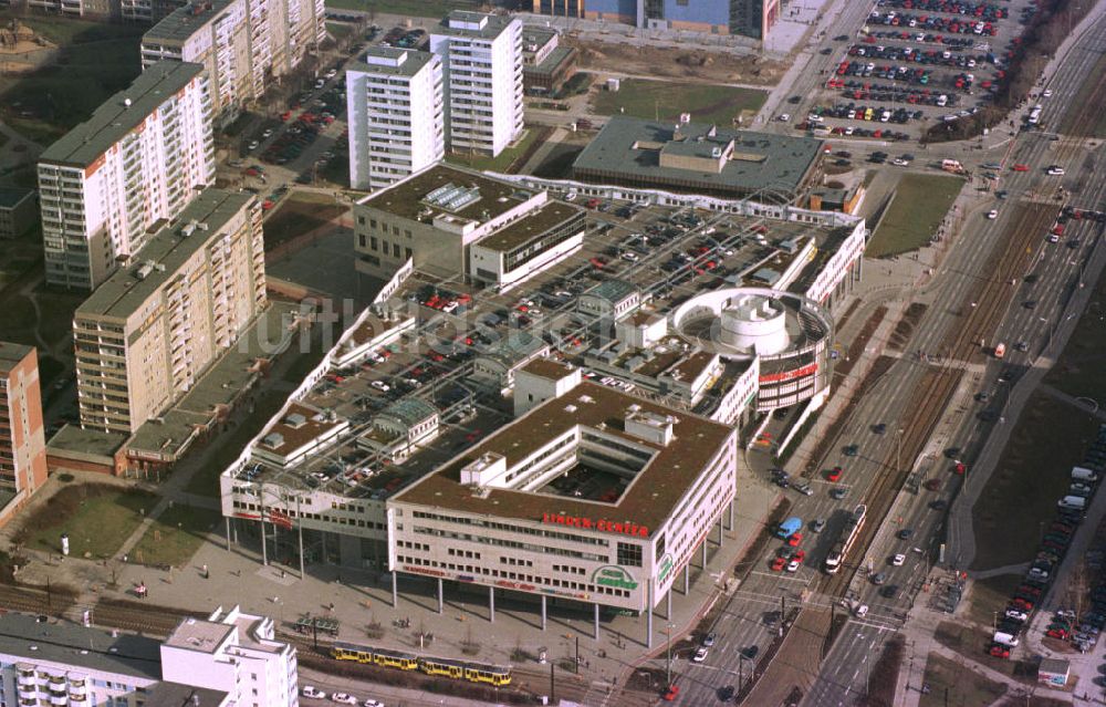 Berlin - Hohenschönhausen aus der Vogelperspektive: Linden-Center der ECE HH an der Hansastraße in Berlin - Hohenschönhausen.