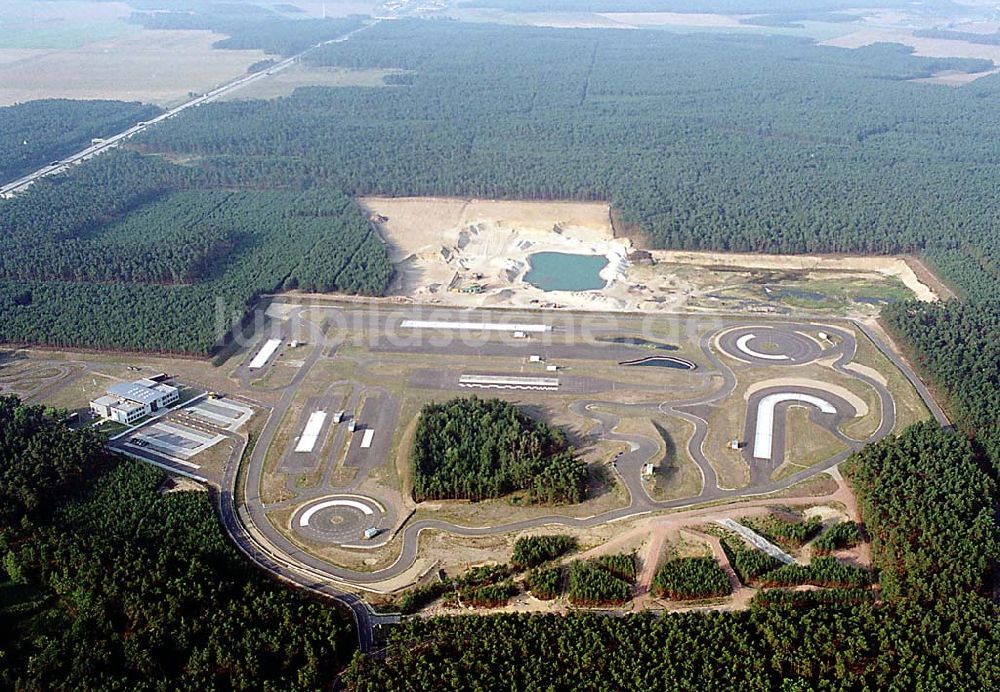 Luftaufnahme Linthe / Brandenburg - Linthe / Brandenburg Blick auf eine Kiesgrube, Autoteststrecke und Autobahn A9) bei Linthe in Brandenburg