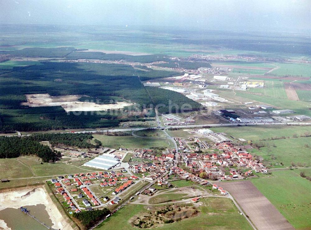 Luftbild Linthe / Brandenburg - Linthe an der A9 mit Tagebau (Sandabbaugebiet für Baustoffzwecke).