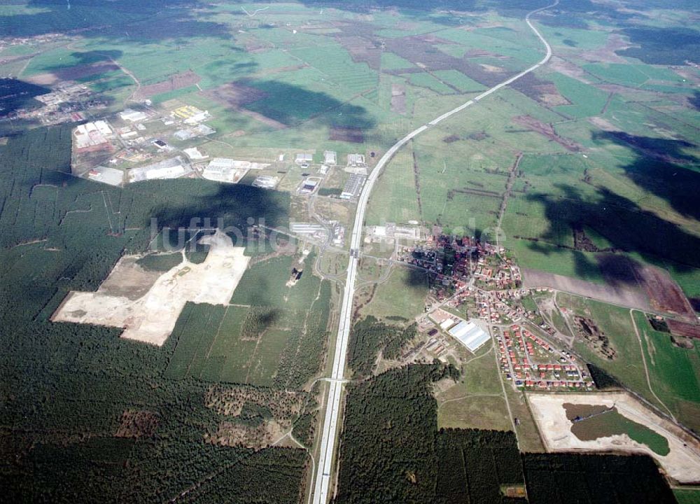 Linthe / Brandenburg von oben - Linthe an der A9 mit Tagebau (Sandabbaugebiet für Baustoffzwecke).