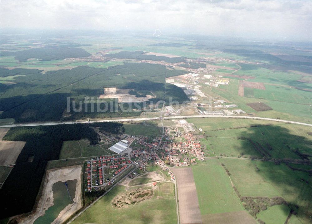 Luftbild Linthe / Brandenburg - Linthe an der A9 mit Tagebau (Sandabbaugebiet für Baustoffzwecke).