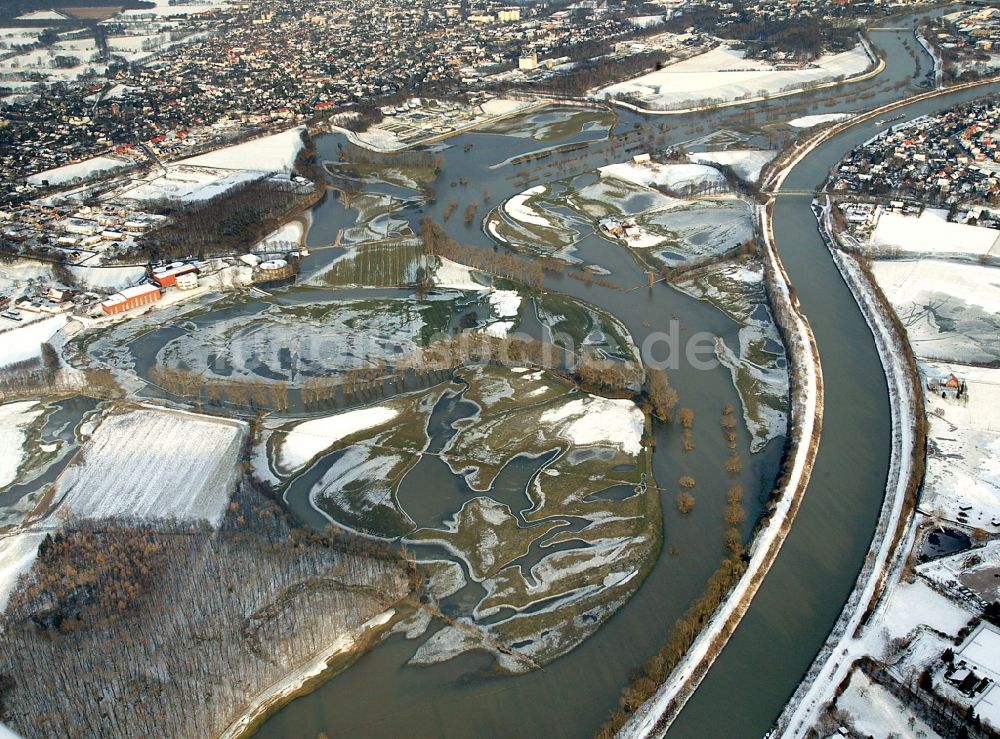 Dorsten aus der Vogelperspektive: Lippehochwasser am Ufer der Lippe an den Dorstener Seenplatte bei Dorsten im Bundesland Nordrhein-Westfalen