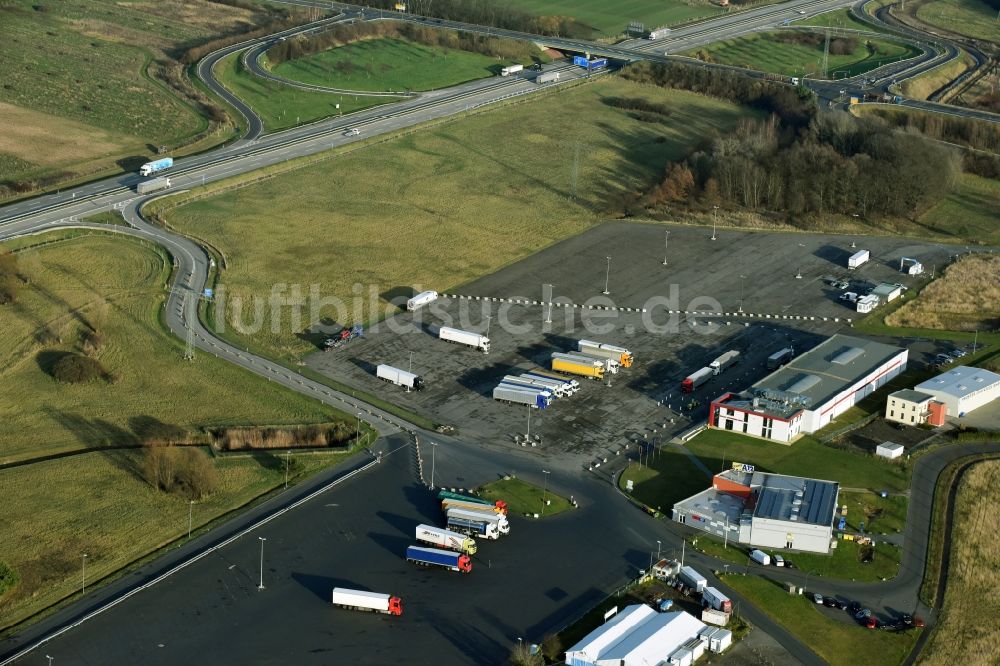 Frankfurt (Oder) von oben - LKW- Abstellflächen an der Autobahn- Raststätte und Parkplatz der BAB AA12 in Frankfurt (Oder) im Bundesland Brandenburg