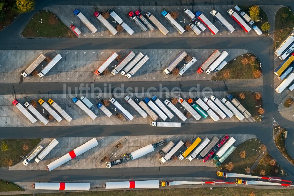 Hamm von oben - LKW- Abstellflächen an der Autobahn- Raststätte und Parkplatz der BAB A 2 Rastplatz Hamm-Rhynern Nord in Hamm im Bundesland Nordrhein-Westfalen