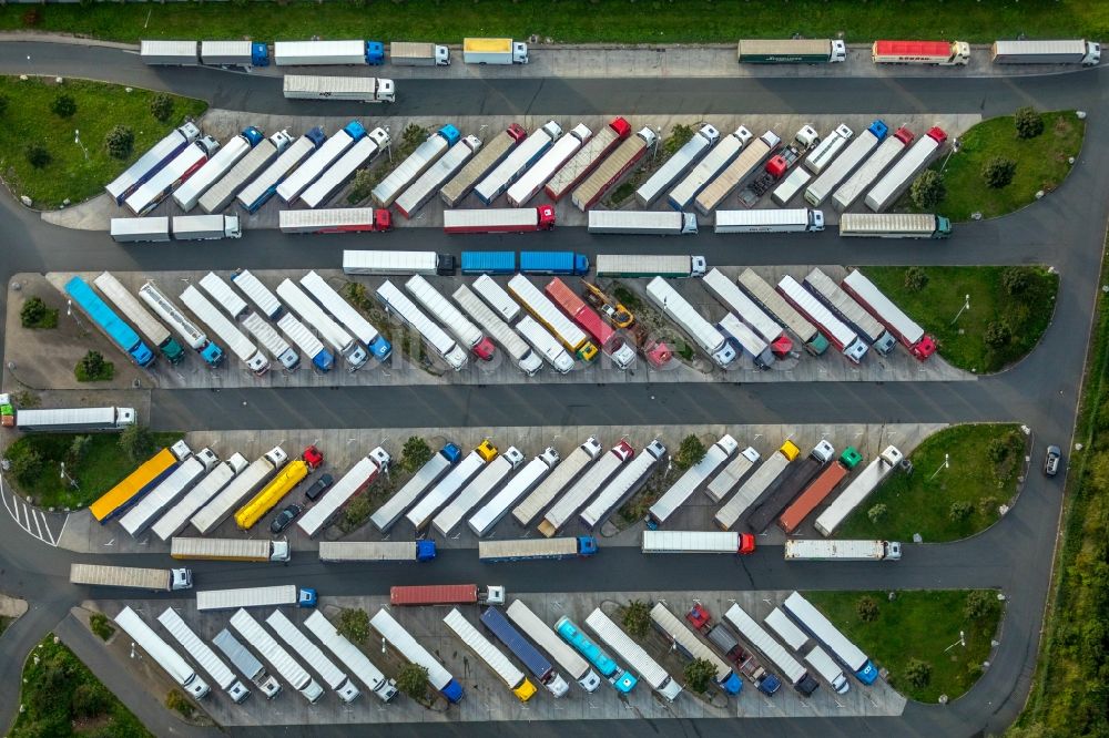 Luftbild Hamm - LKW- Abstellflächen an der Autobahn- Raststätte und Parkplatz der BAB A 2 Rastplatz Hamm-Rhynern Nord in Hamm im Bundesland Nordrhein-Westfalen