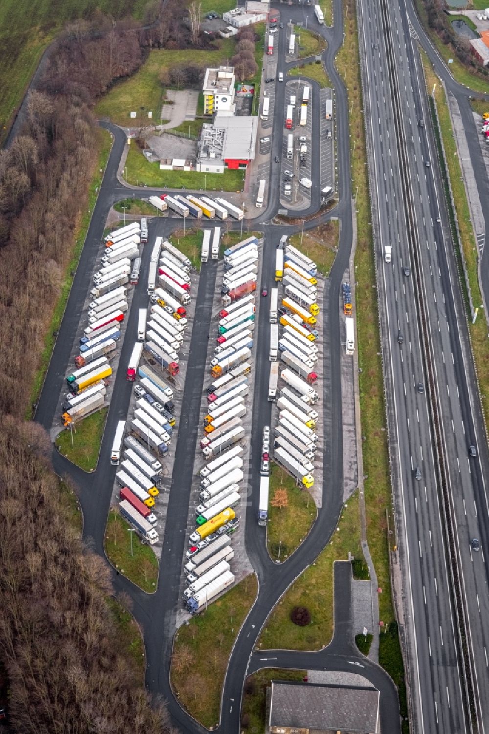 Luftbild Hamm - LKW- Abstellflächen an der Autobahn- Raststätte und Parkplatz der BAB A 2 Rastplatz Hamm-Rhynern Nord in Hamm im Bundesland Nordrhein-Westfalen